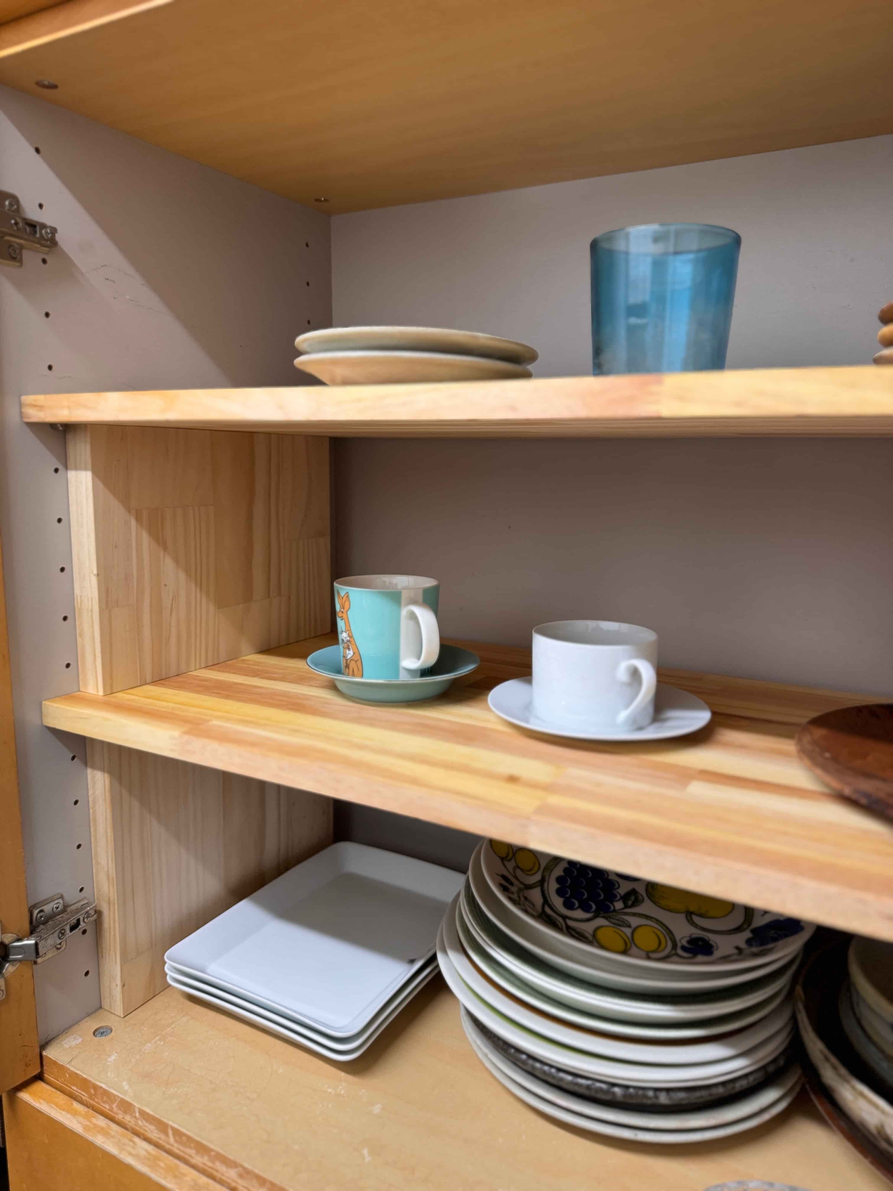 ◇無印良品の食器棚を補強しました。MDF棚板から頑丈な木製棚板